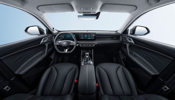 Цената в Румъния е около 33,000 евро с течаща в момента промоция. Този PHEV може да измине до 127 км само на електричество, ускорява от 0 до 100 км/ч за 6.8 секунди. 
